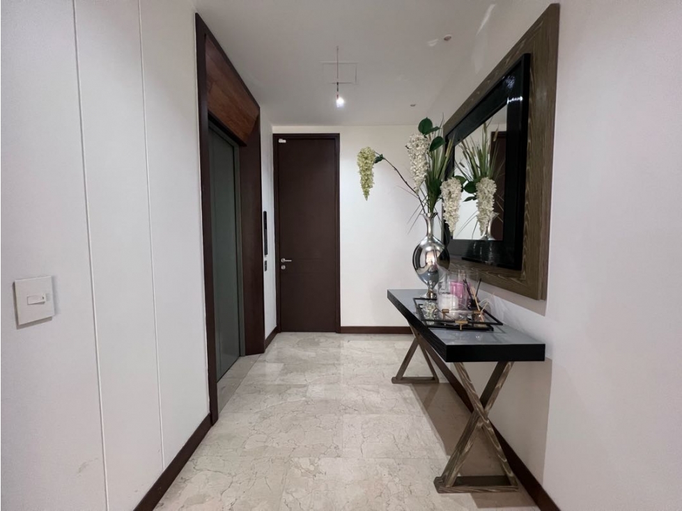 VENDO HERMOSO APTO PISO BAJO CON TERRAZA Y BALCÓN EN LOS BALSOS. — foto 2
