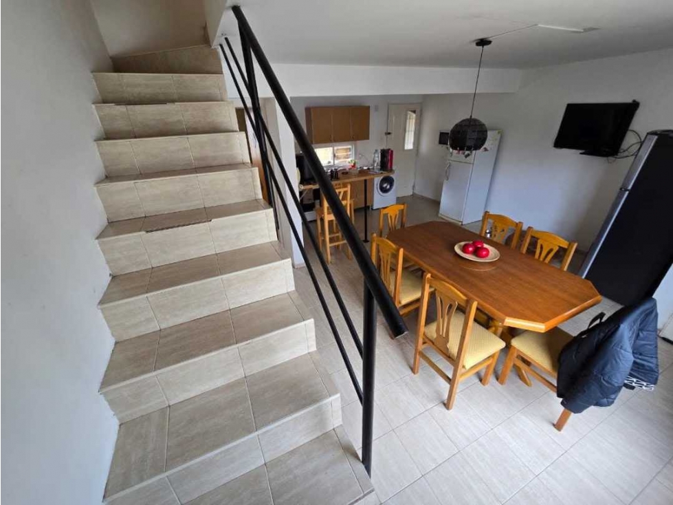 Vendo hermoso dúplex ubicado a 200 m de la avenida amplio y cómodo - 2