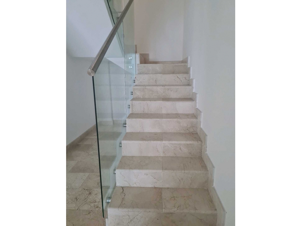 VENDO HERMOSO PENT HOUSE EN PH DESTINY BELLA VISTA.PASOS PARQUE URRACA — foto 4