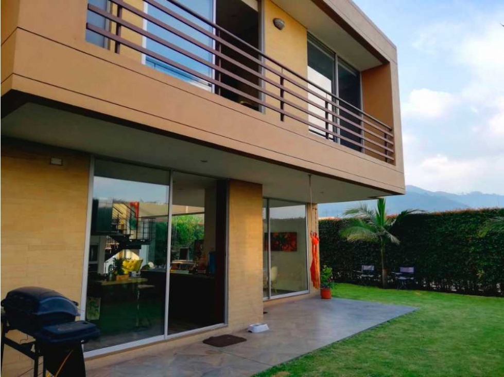 VENDO ILUMINADA CASA EN CONJUNTO CERRADO EN CAJICA (IC) — foto 2