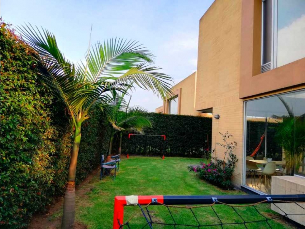 VENDO ILUMINADA CASA EN CONJUNTO CERRADO EN CAJICA (IC) — foto 3