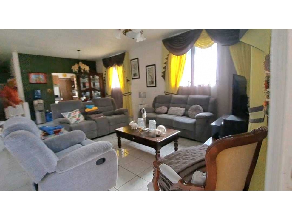 VENDO CASA DE 200 METROS DE CONSTRUCCION EN BAJO BOQUETE - 2