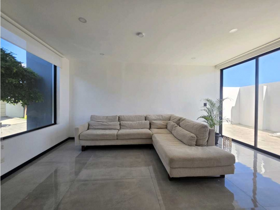 Casa amoblada en renta de 3 dormitorios y 125 m² en Piamonte, Manta — foto 2