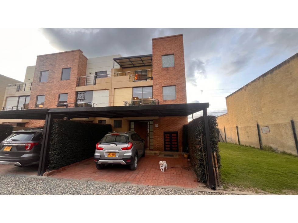 Vendo linda casa con apartamento independiente con renta