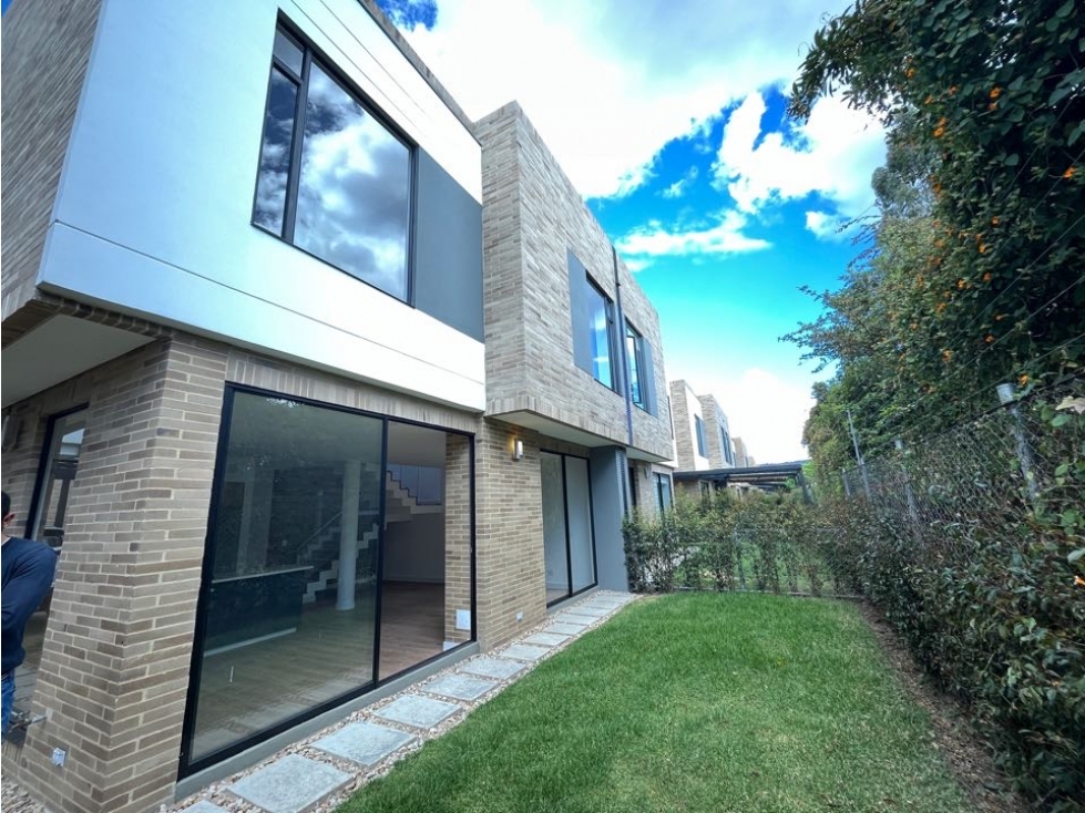 vendo linda casa de dos niveles con excelente ubicación y zona verde — foto 3