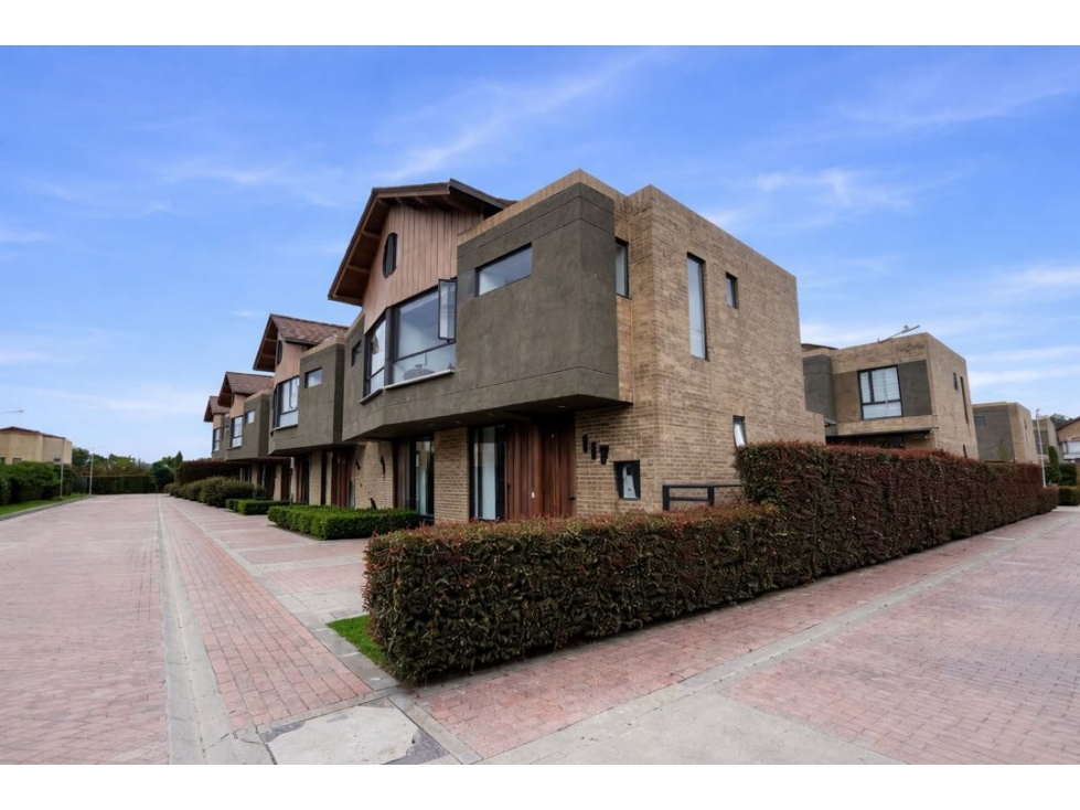 Vendo linda casa esquinera con zona verde en Cajicá.