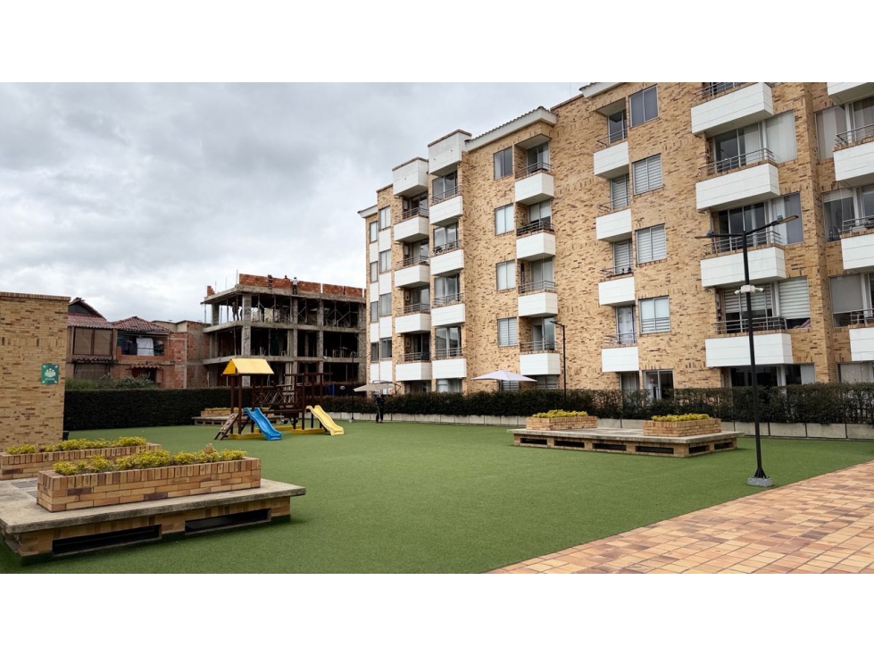 Vendo lindo apartamento esquinero amplio. Excelente ubicación