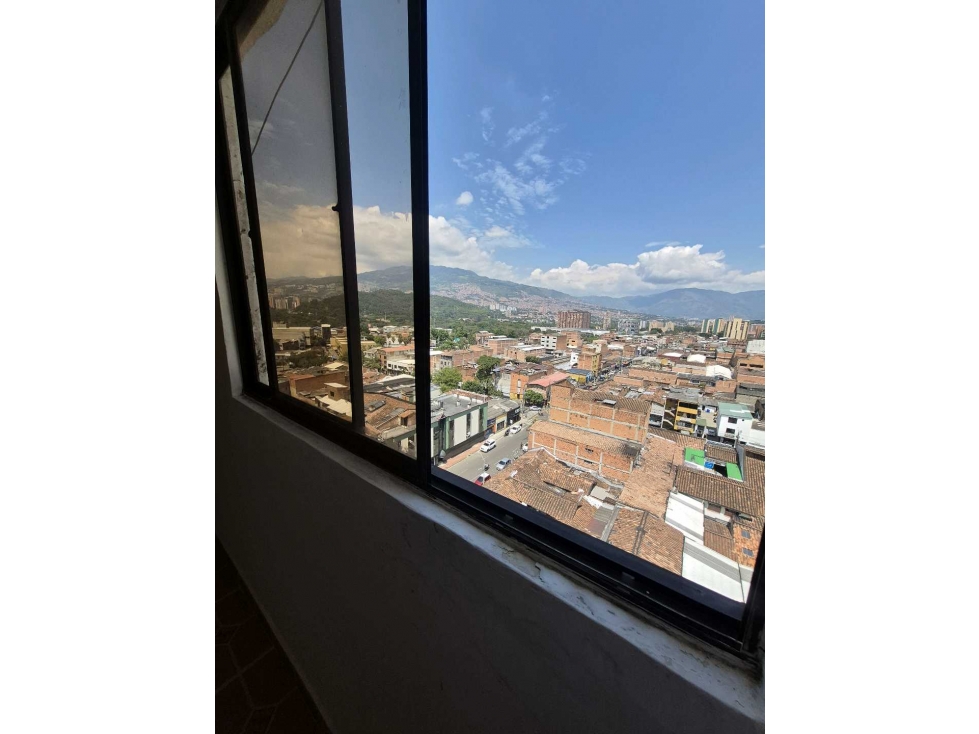 VENDO LOCAL AMPLIO OPORTUNIDAD CONFECCIONES CENTRO MEDELLIN — foto 5