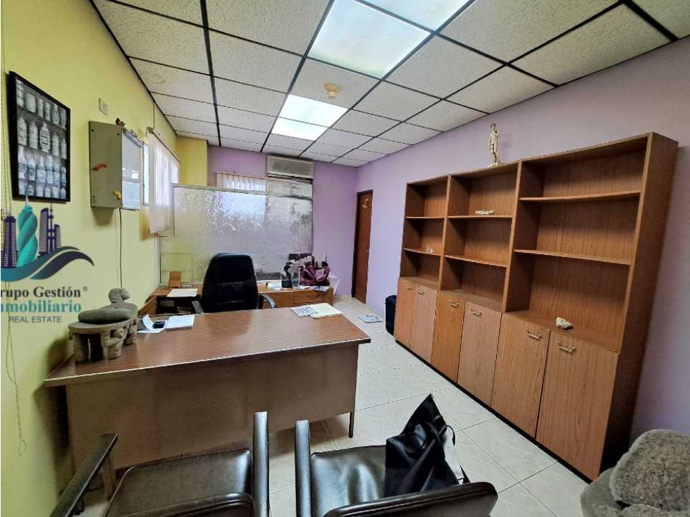 VENDO LOCAL COMERCIAL EN EDIFICIO MEDICO - 3