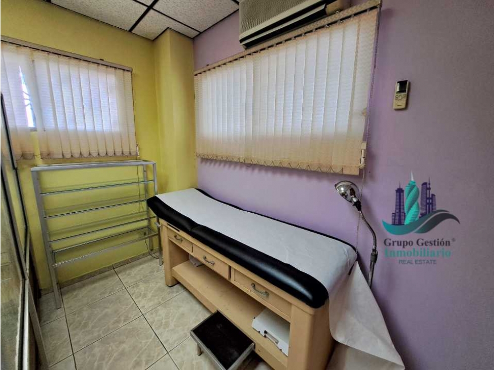 VENDO LOCAL COMERCIAL EN EDIFICIO MEDICO - 4