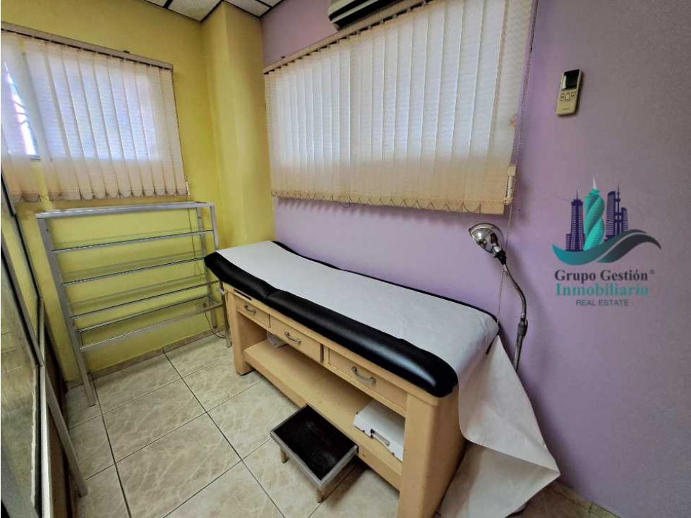 VENDO LOCAL COMERCIAL EN EDIFICIO MEDICO - 5