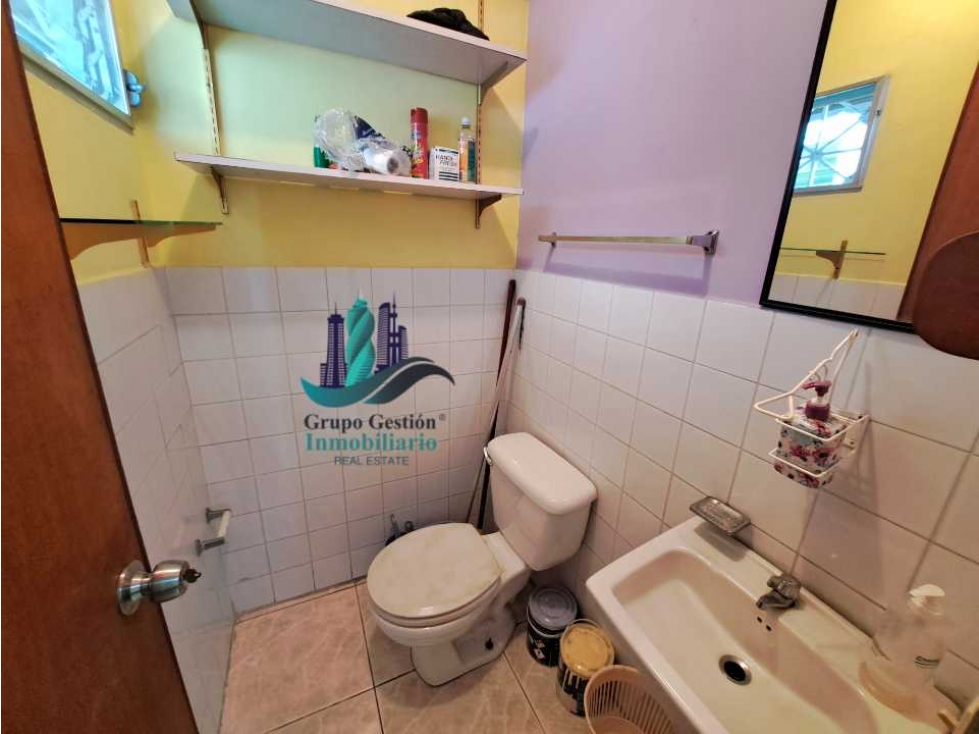 VENDO LOCAL COMERCIAL EN EDIFICIO MEDICO - 6