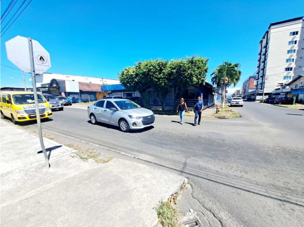 VENDO/ ALQUILO LOCAL COMERCIAL EN ESQUINA CON BODEGA - 2