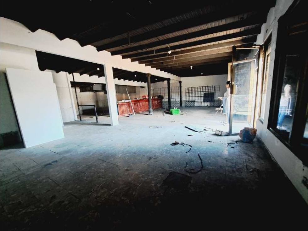VENDO/ ALQUILO LOCAL COMERCIAL EN ESQUINA CON BODEGA - 6