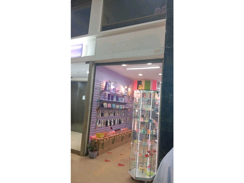 VENDO LOCAL COMERCIAL EN LA CANDELARIA PARQUE BERRIO