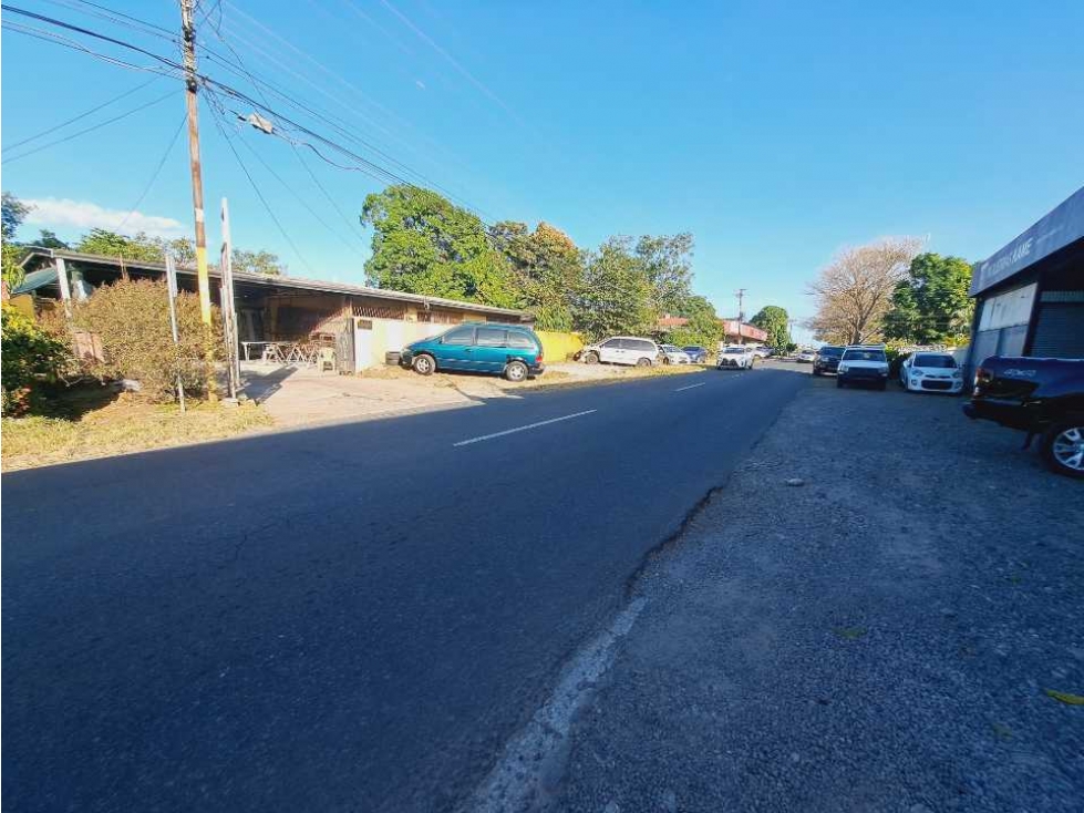 VENDO LOCAL COMERCIAL/ HABITACIONAL - 4