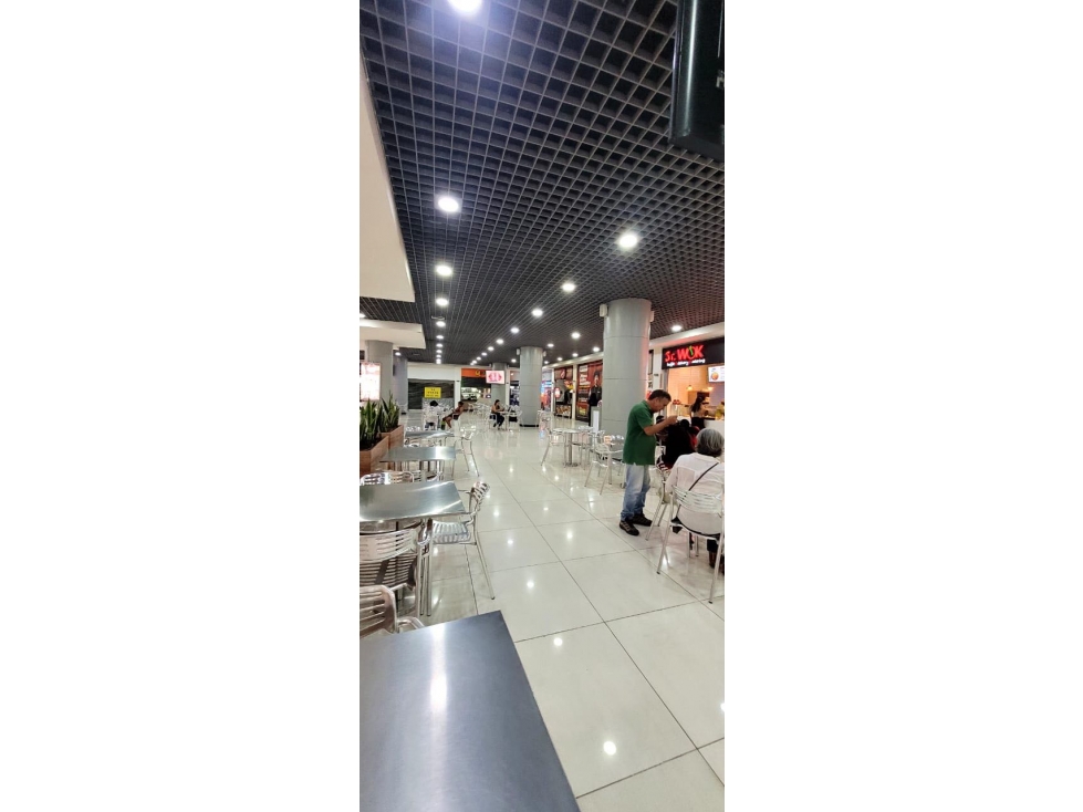 Vendo local en la plazoleta del centro comercial Centenario