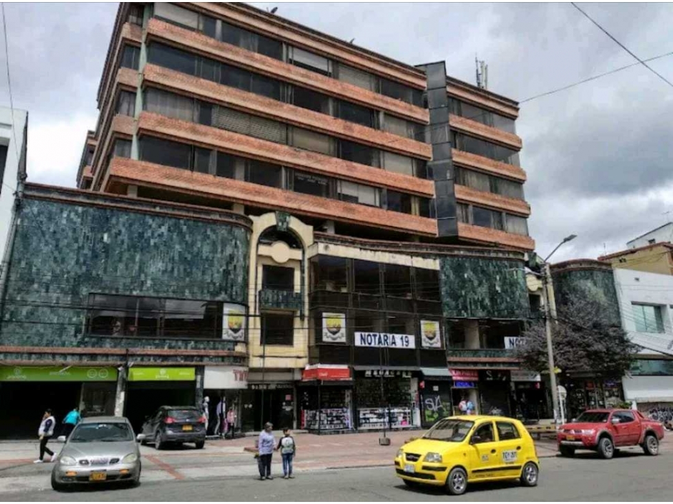 VENDO LOCAL EN EL CENTRO COMERCIAL LOURDES