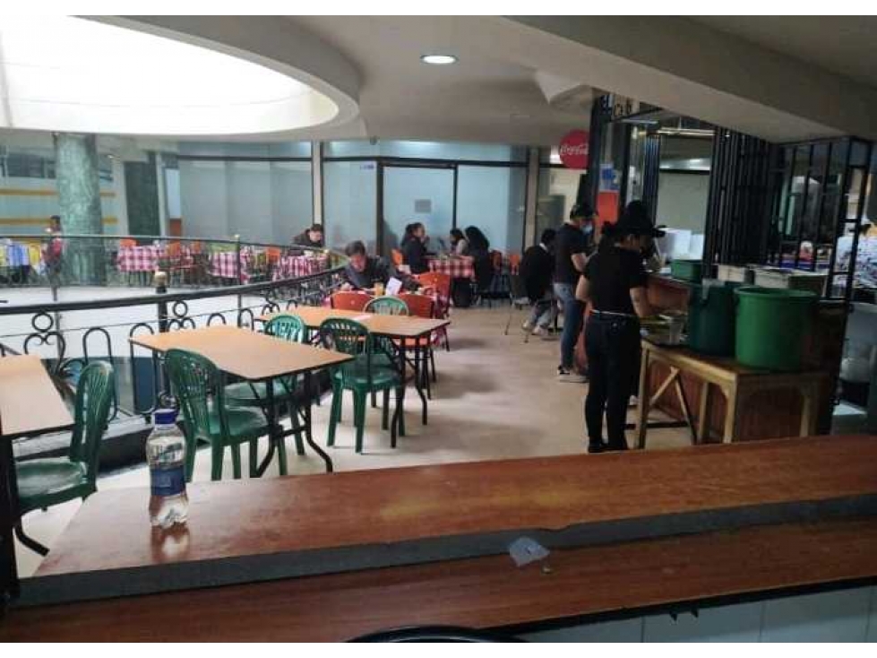 VENDO LOCAL EN EL CENTRO COMERCIAL LOURDES — foto 4