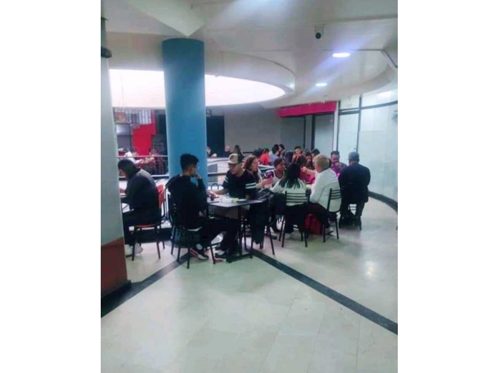 VENDO LOCAL EN EL CENTRO COMERCIAL LOURDES — foto 5