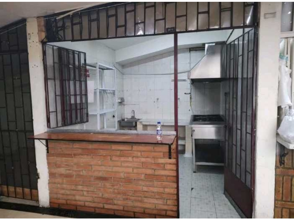 VENDO LOCAL EN EL CENTRO COMERCIAL LOURDES — foto 6