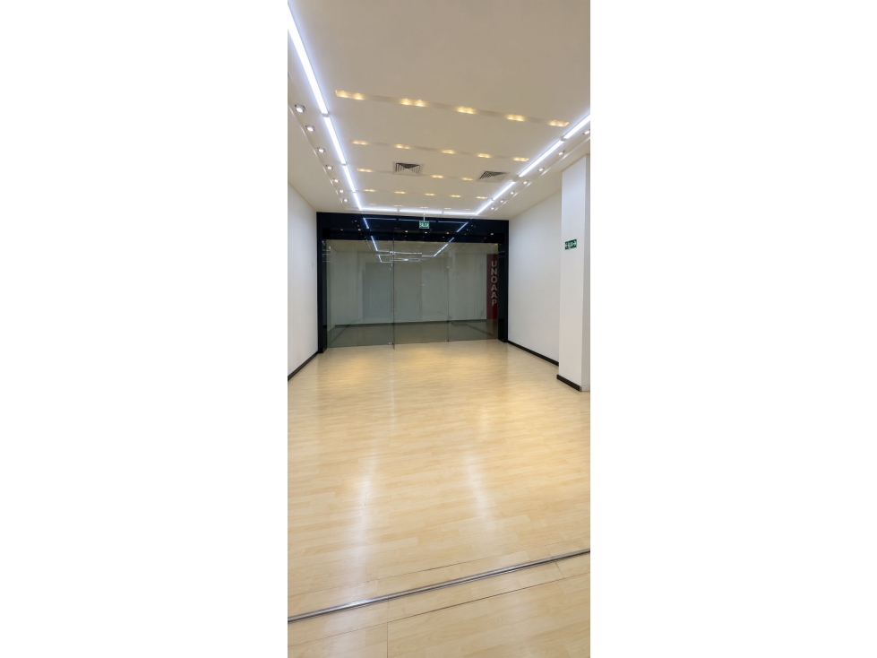 VENDO O RENTO LOCAL EN PREMIUM PLAZA EXCELENTE PUNTO! — foto 2