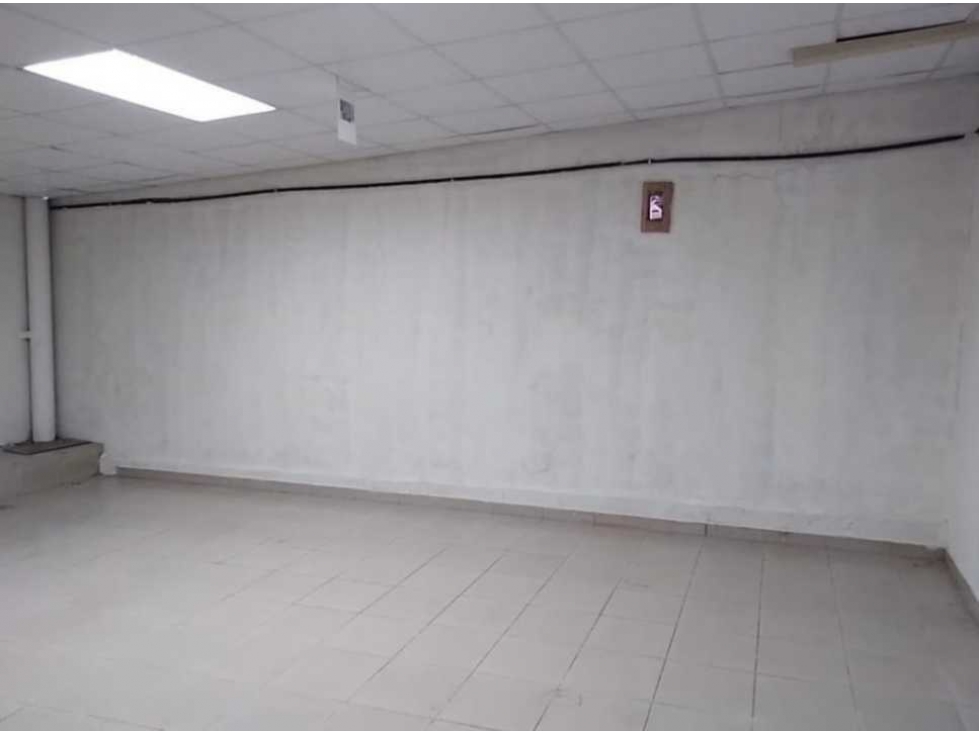 VENTA O ALQUILER LOCAL 300M2 VIA PRINCIPAL PARQUE LEFEVRE - 5