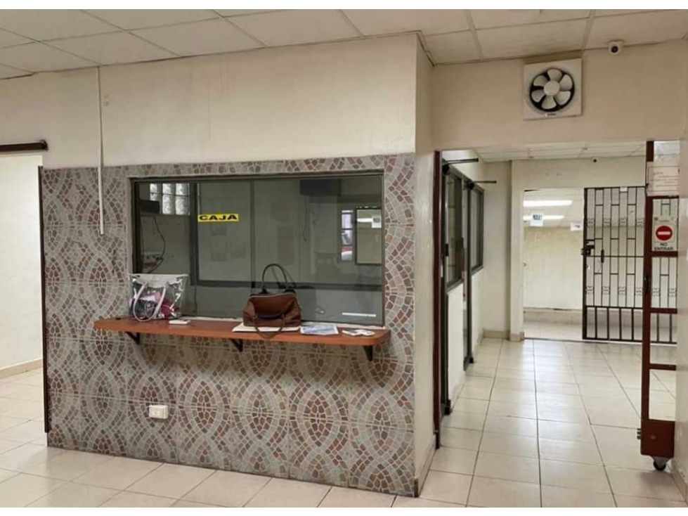 VENTA O ALQUILER LOCAL 300M2 VIA PRINCIPAL PARQUE LEFEVRE - 6
