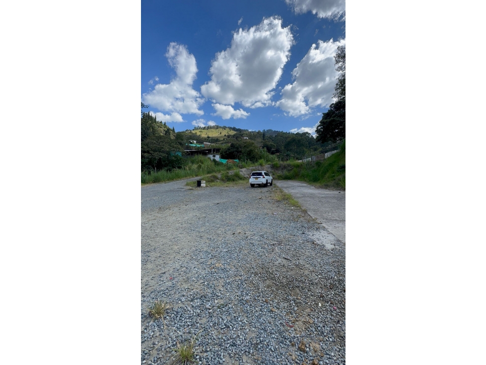 Vendo lote para bodega o parqueadero en SAN CRISTOBAL