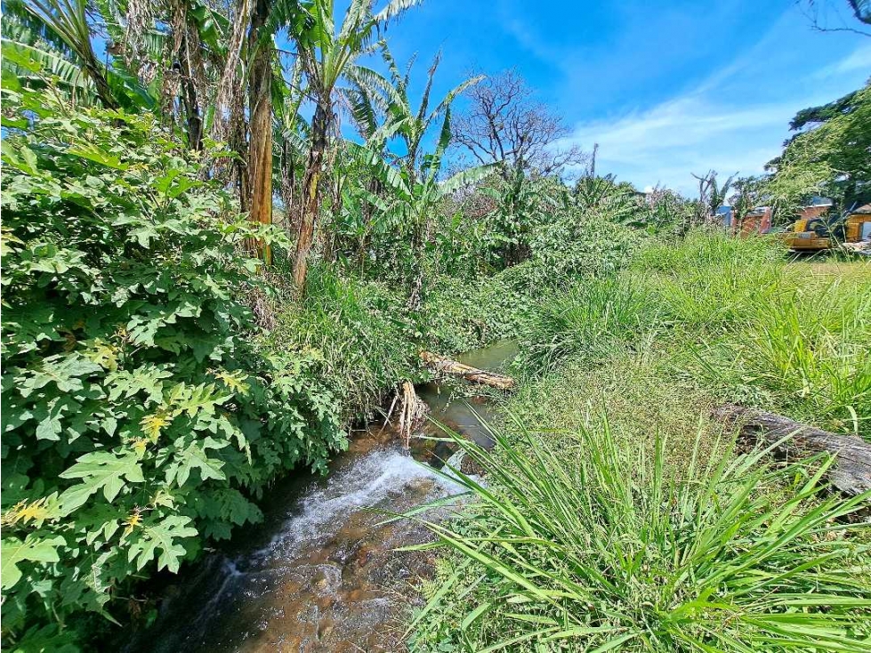 VENDO LOTE DE 900M2 BAJO BOQUETE