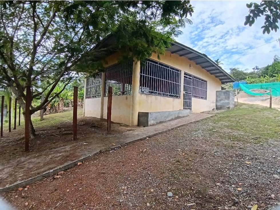 VENDO LOTE DE 1100MTS CON RESTAURANTE PETROTERMINAL PUERTO ARMUELLES