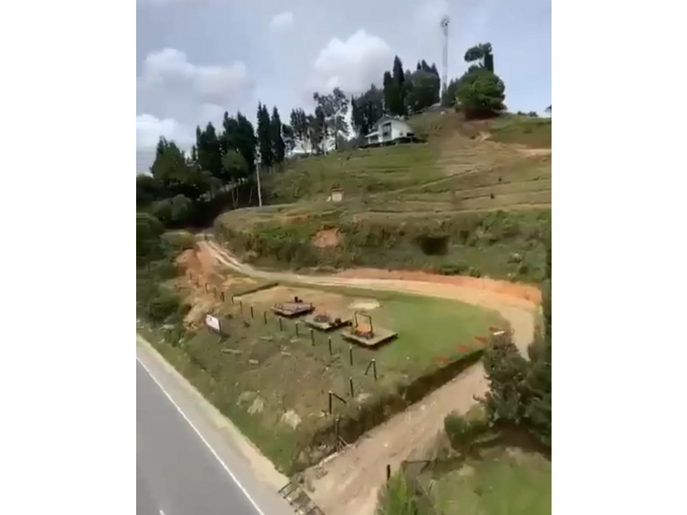 Vendo Lote de Uso Comercial en Guarne; Bodega, Bomba Gasolina — foto 2