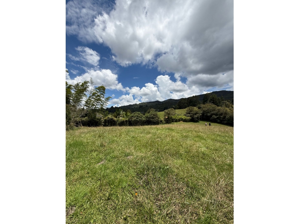 VENDO LOTE EL RETIRO EXCLUSIVO