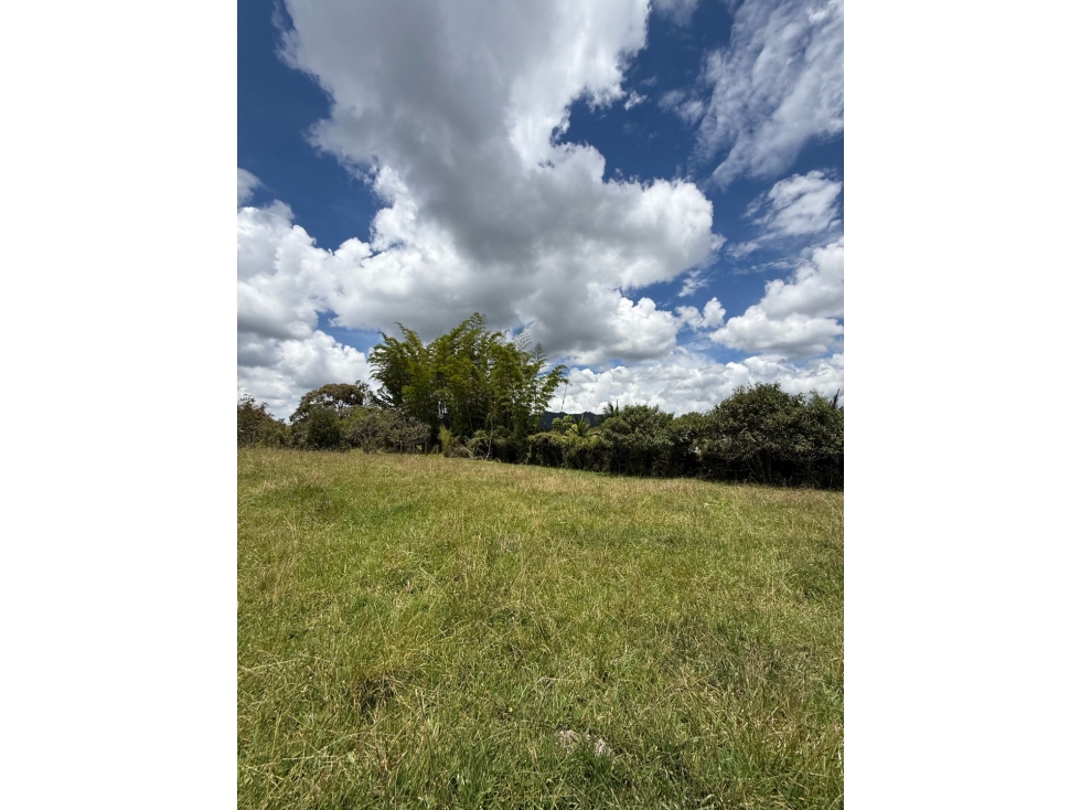 VENDO LOTE EL RETIRO EXCLUSIVO — foto 2