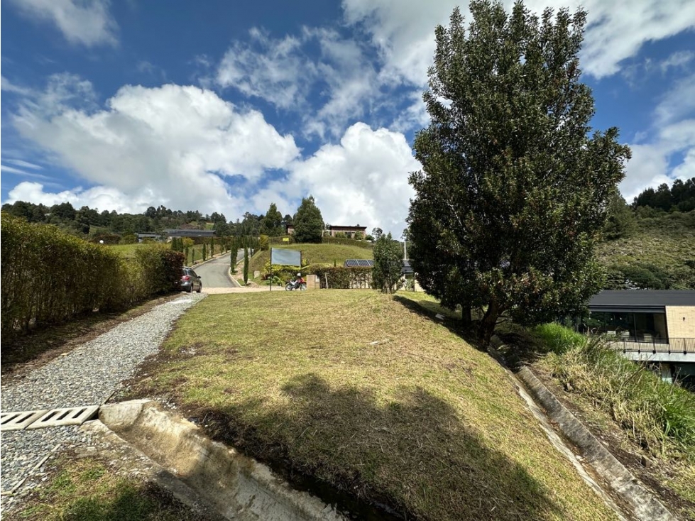 Vendo lote en alto de palmas