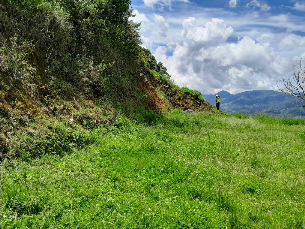 Vendo lote en barbosa 2000m2 con hermosa vista.