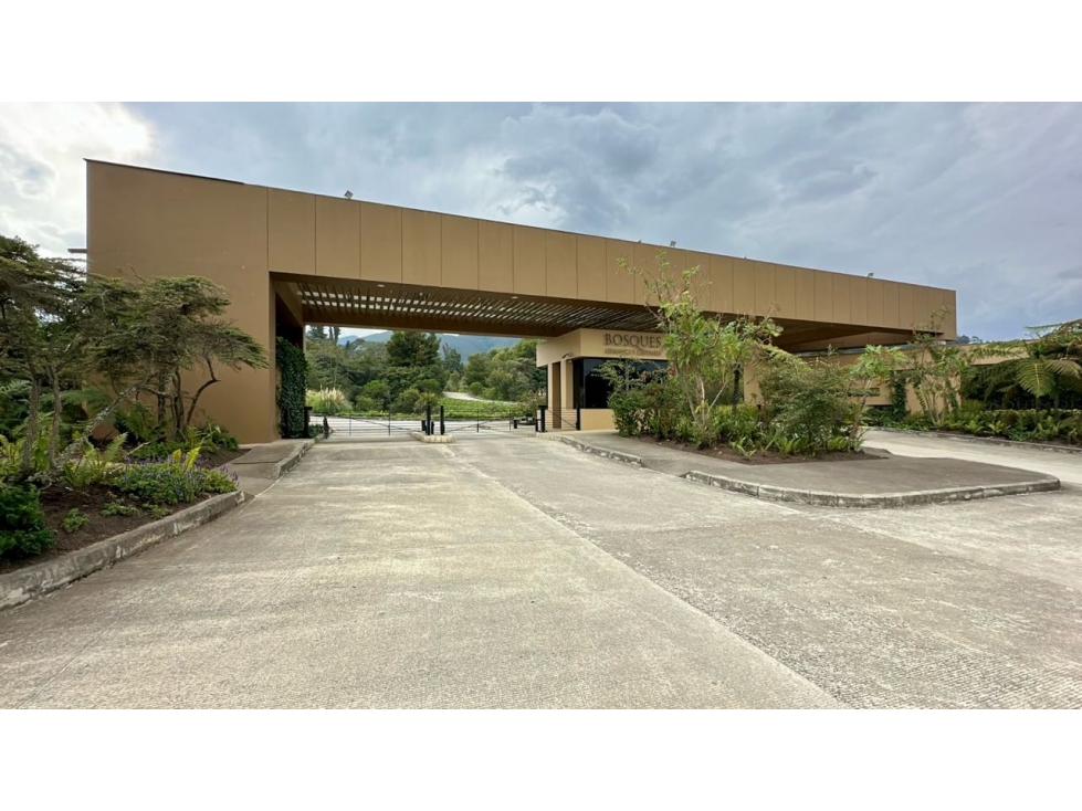 VENDO LOTE EN BOSQUES DE GRANADA Y CAYUNDA ATRÁS DE LA PRADERA POTOSÍ - 2