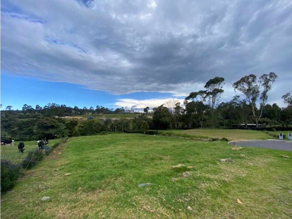 VENDO LOTE EN BRACAMONTE ALTO DE LAS PALMAS SECTOR LA ACUARELA — foto 2