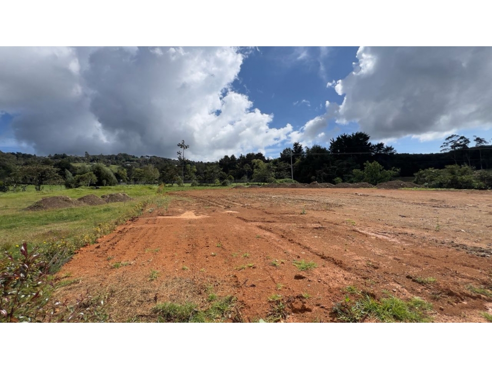 VENDO LOTE EN EL ALTO DE LAS PALMAS EN BRACAMONTE COMPLETAMENTE PLANO — foto 2