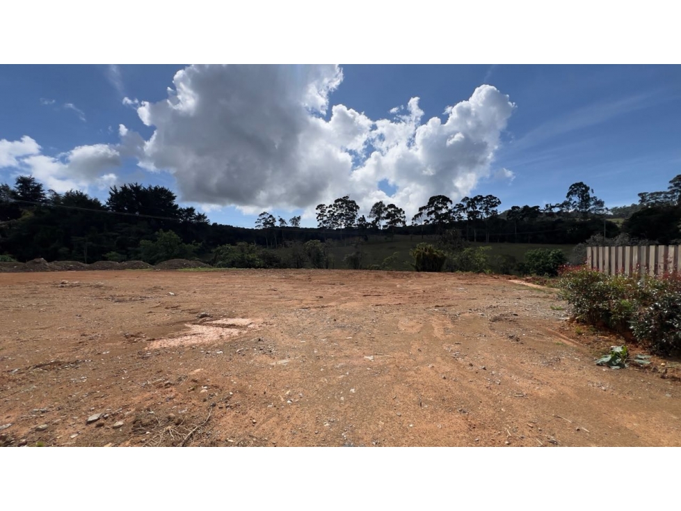 VENDO LOTE EN EL ALTO DE LAS PALMAS EN BRACAMONTE COMPLETAMENTE PLANO — foto 3