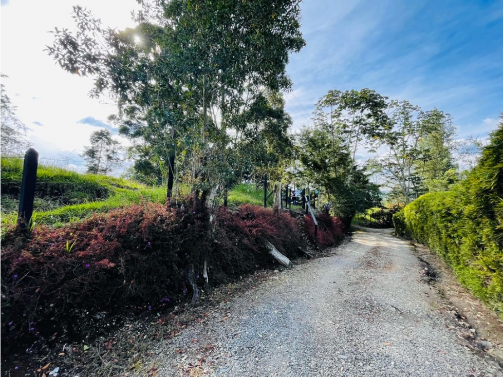 VENDO LOTE EN PARCELACION SEMI CERRADA EN LA CEJA SECTOR LAS LOMITAS