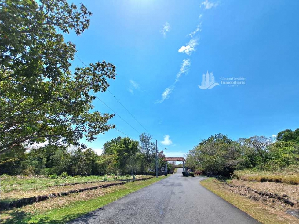 VENDO LOTE EN RESIDENCIAL CON GARITA DE SEGURIDAD — foto 2