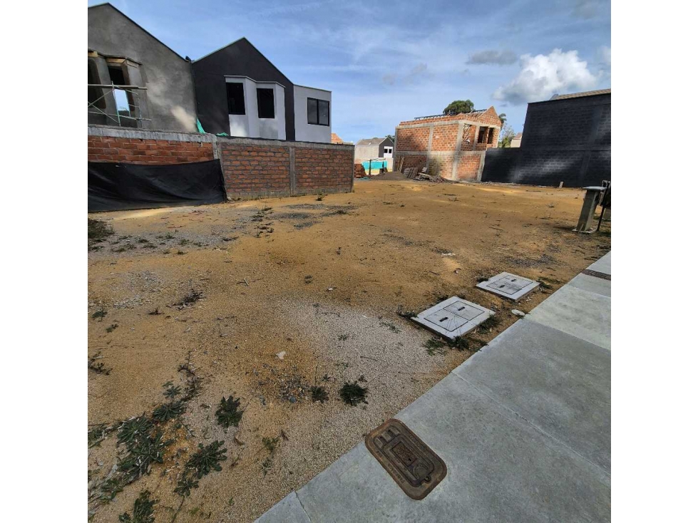 VENDO LOTE EN UNIDAD CERRADA EN LA CEJA — foto 3