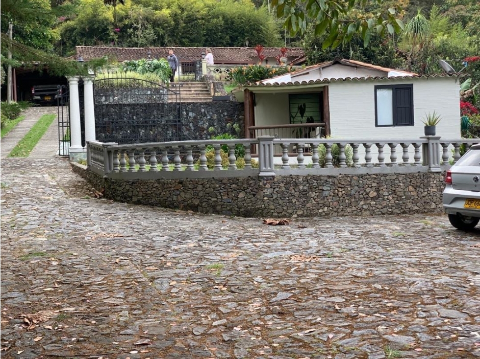 VENDO LOTE ONDULADO FINCA PARA REFORMAR. RETIRO. VISTA A REPRESA — foto 2