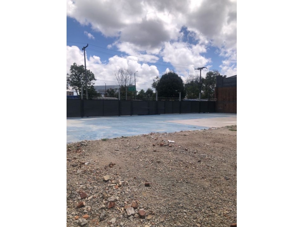 VENDO LOTE VITRINA COMERCIAL PUENTE ARANDA