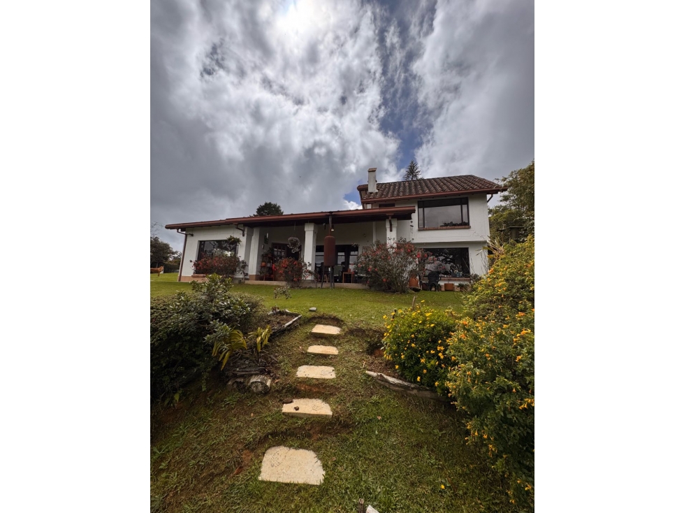 Vendo mágica casa campestre en Santa Elena