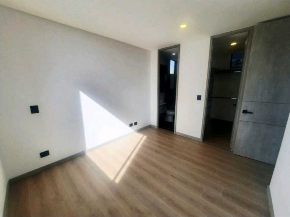 VENDO NUEVO Y MODERNO APARTAMENTO EN ENVIGADO LOMA DE LOS MESA — foto 3