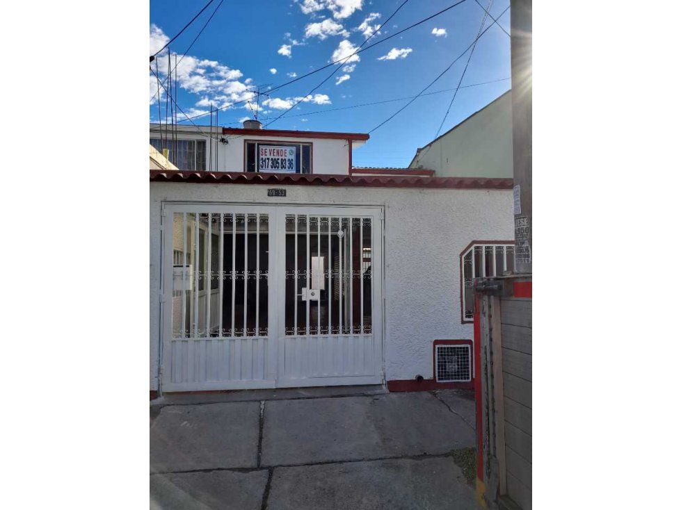 VENDO EXCELENTE CASA EN BARRIO VILLA CLAUDIA.