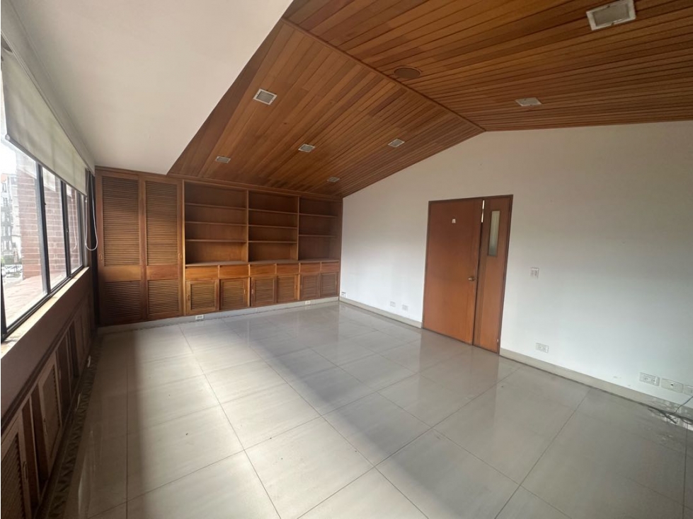 VENDO o ARRIENDO HERMOSA OFICINA EN EL PARQUE DE LA 93.CHICO..P