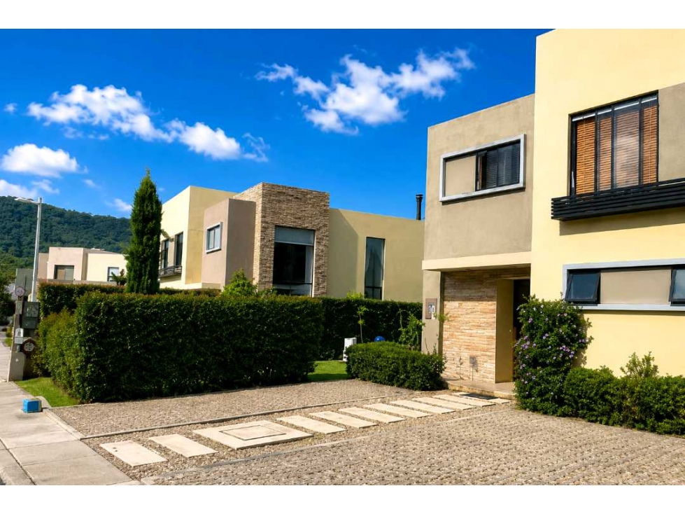 VENDO O ARRIENDO LINDA CASA EN CAJICA